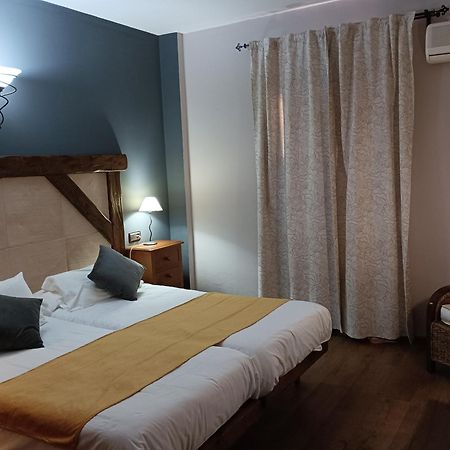 Hotel Rural Los Tadeos Zahara De La Sierra Buitenkant foto